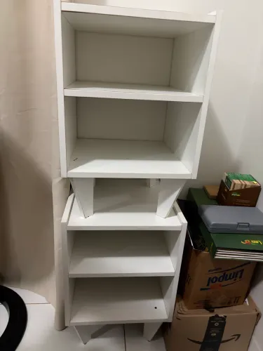 Vende-se 2 mesas de cabeceira