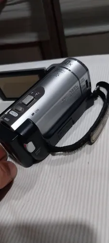 Câmera filmadora Sony DcR-sx44, tá sem ligar, não sei se o problema é bateria, passei mu
