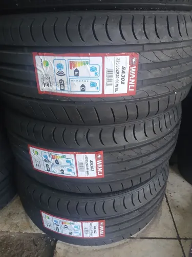 Pneu 225/35ZR20 wanli