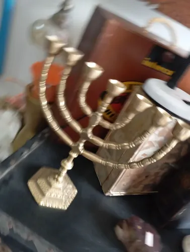 Castiçal israelita Menorah. Em bronze.