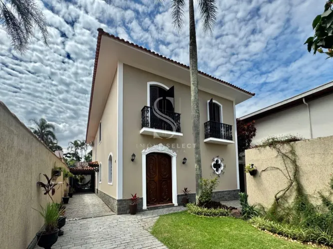 Casa de Vila na Granja Julieta - Casa de 450m² com 5 dormitorios sendo2 suites, 6 banheiro