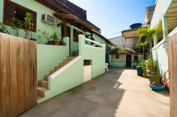 Vendo duas casas no mesmo quintal em excelente local