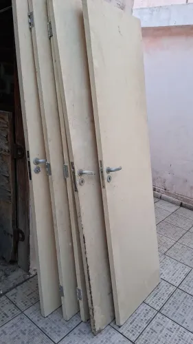 Porta Usada tamanho 60cm. ou 70cm. Retirar Vila Galvão.