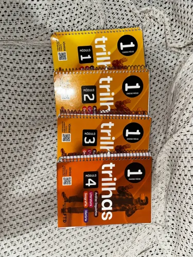 Livros coleção trilhas do primeiro ano do ensino médio 