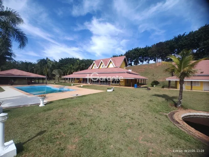 Sítio Exclusivo à Beira da Represa em Piracaia com 60.000m² e Estrutura Completa de Lazer