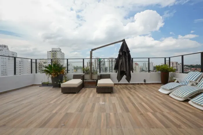 Duplex para venda em Vila Sofia com 3 quartos, sendo 1 suíte, 228m²