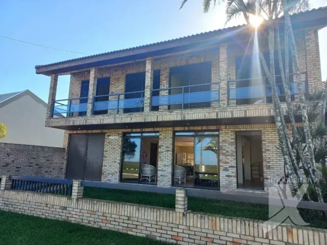 Casa beira mar com ar, piscina + 4 dorm.(sendo que 01 é suíte) para alugar, 300 m² por R$