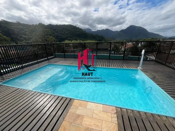Apartamento de 02 Quartos a 800 Metros da Praia da Maranduba, com Piscina, Mobiliado