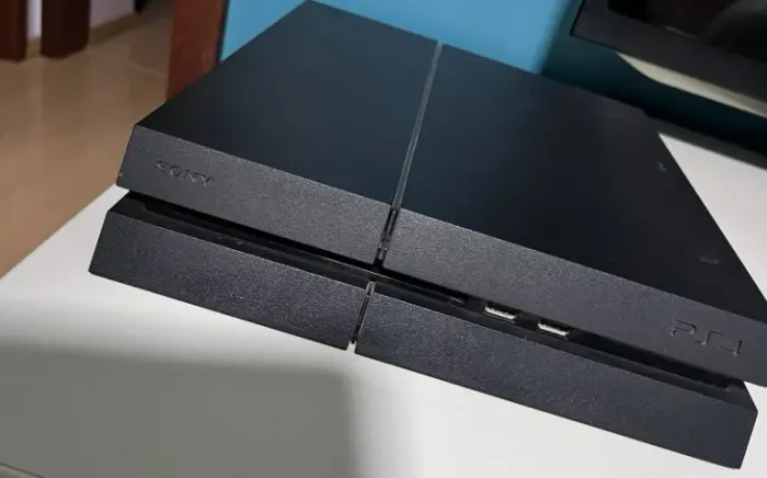 PS4 FAT 500GB + 2 Controles Originais + Fifa 22 (Kit Completo!)