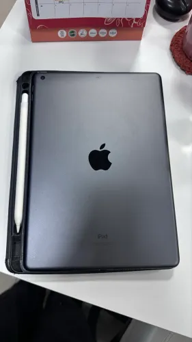 Vendo iPad 8ª geração, 128GB com caneta Apple Pencil 1ª Geração