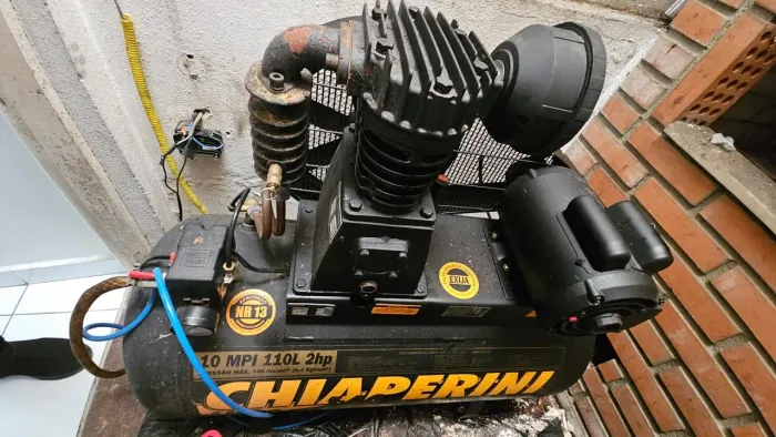 VENDE-SE COMPRESSOR DE AR