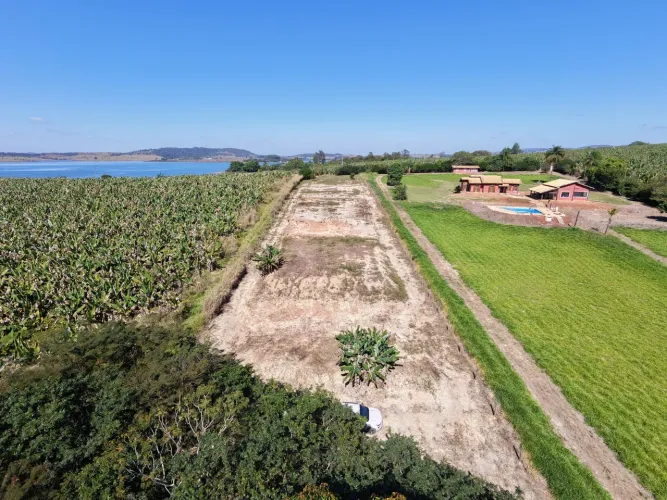 Área Delfinopolis 800 metros da balsa