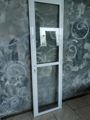 Porta vidro aliminio tamanho 0.67 larg por 2.27 altura