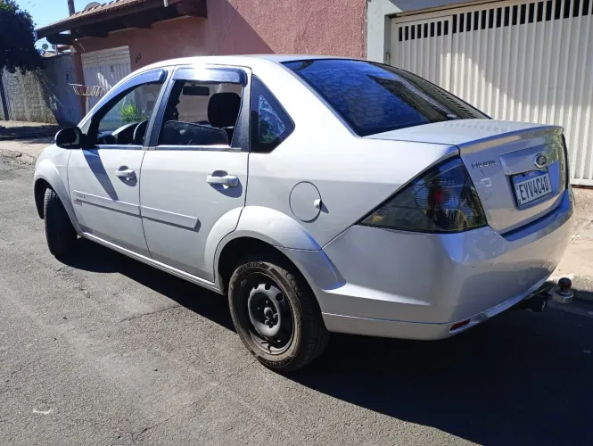 Ford Fiesta Sed. 1.6 8V Flex 4P 2013