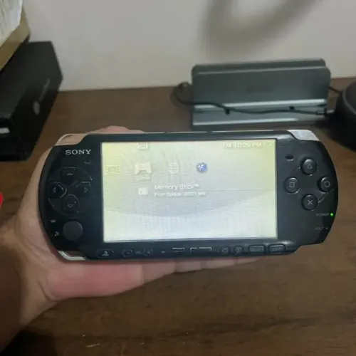 PSP 3001 + Cartão original sony 4gb + PES 2011 Original