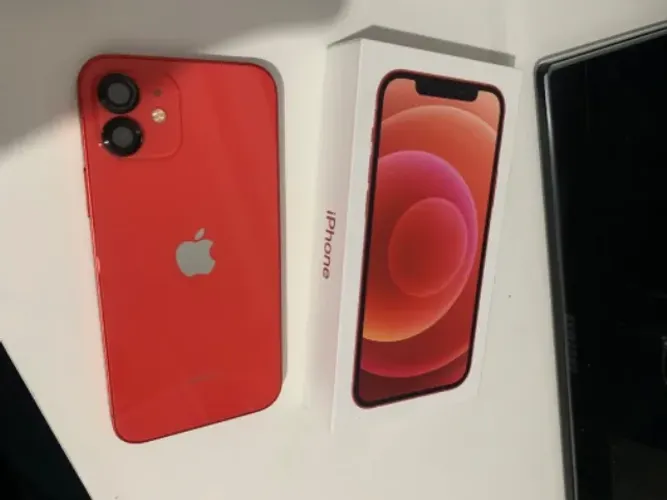 iPhone 12 red novo 