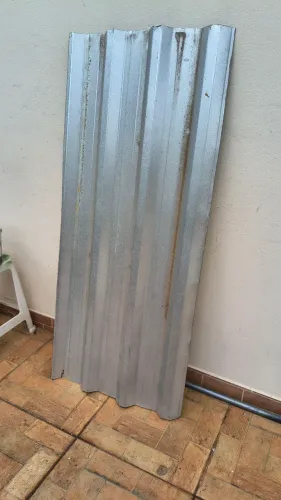 Vendo 8 telhas de zinco
