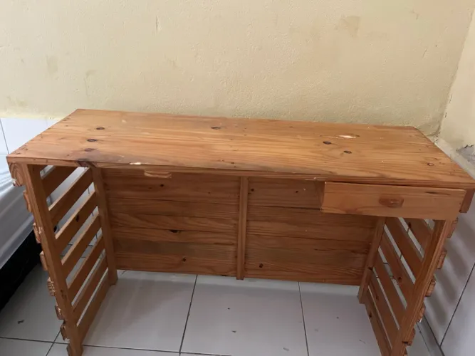 Mesa escrivaninha de Pallet
