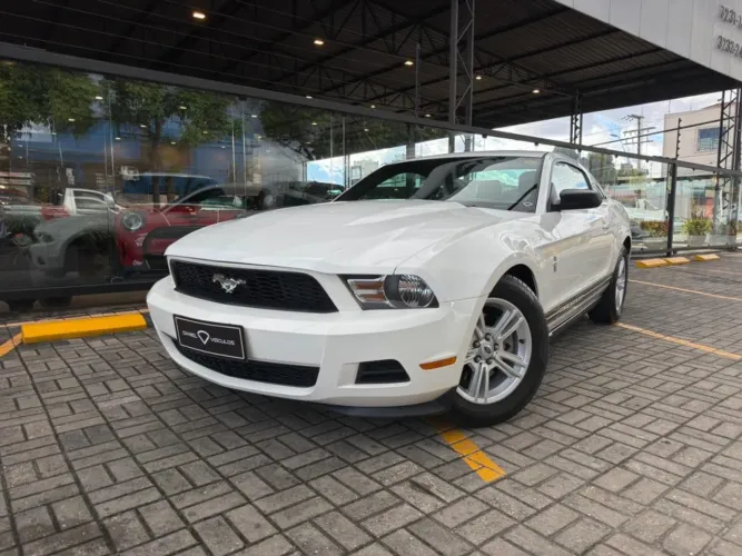 Ford Mustang 3.8 V6 2012