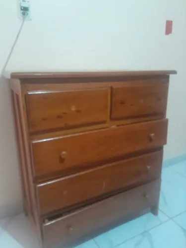 Cômoda de madeira