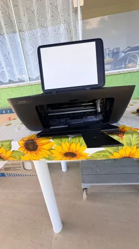Impressora Multifuncional HP DeskJet 2774 Wi-Fi + Cabos
