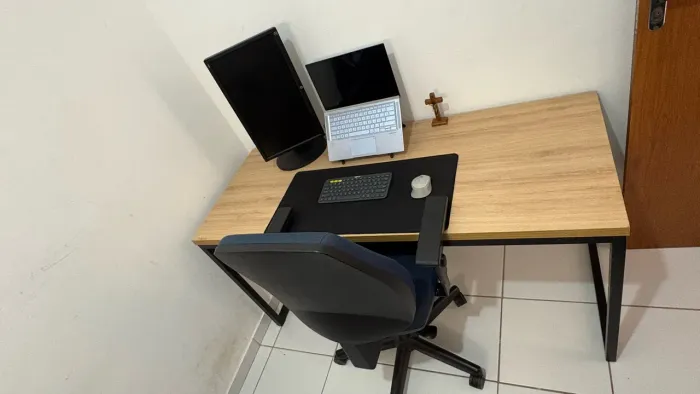 Mesa e Cadeira de escritório