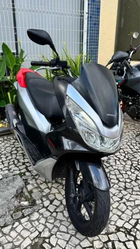 Moto muito bem conservada.