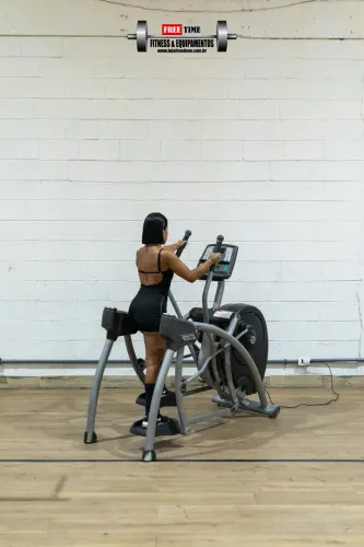 Eliptico Profissional Cybex 