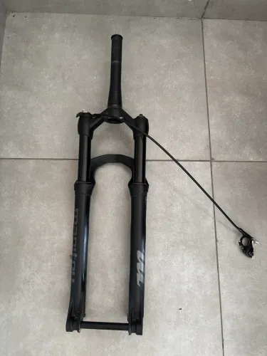 Suspensão Manitou Markhor