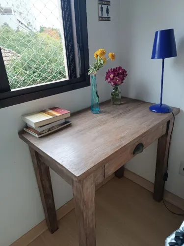 Mesa de madeira rústica