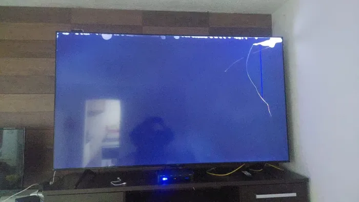 Tv de 75 polegadas da tcl com display quebrado