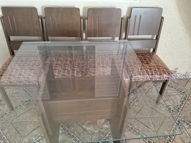 Mesa de 4 cadeiras