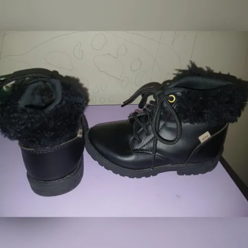 Vendo bota infantil feminina semi-nova