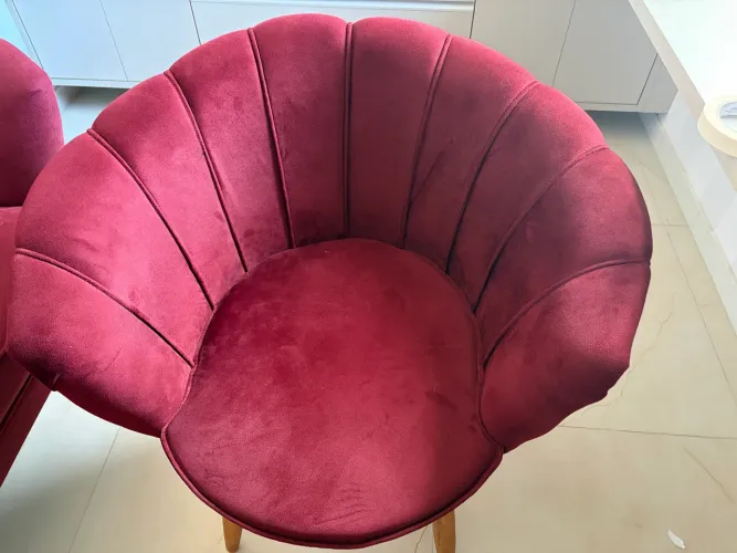 Poltrona Decorativa Veludo Vermelha - Moderna e Confortável
