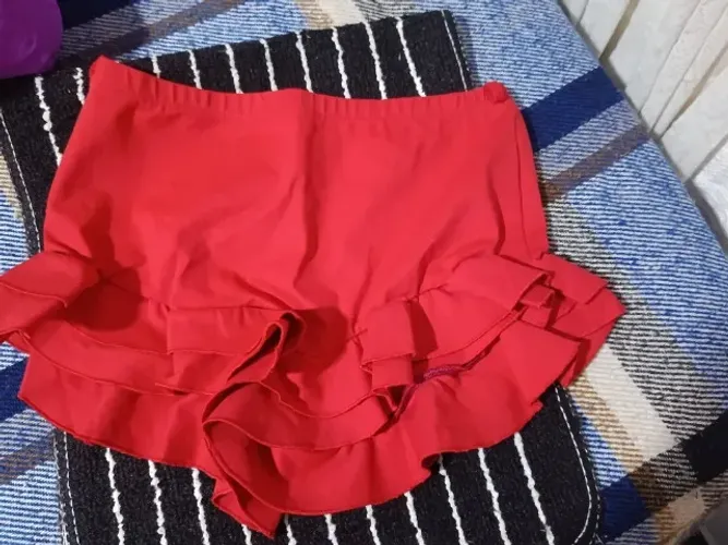 shorts com babado tamanho g, tecido grosso