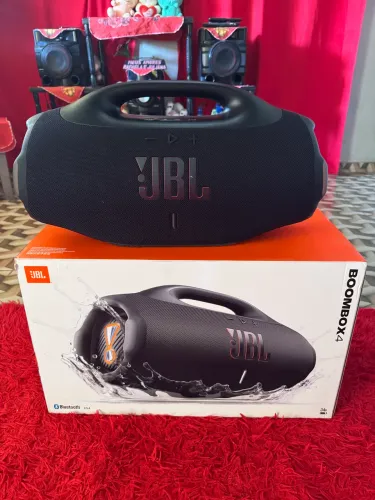 Caixa de som Bom Box JBL 4 cor preta 