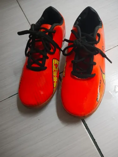 Vendo essa Chuteira de futebol , da Nike , N"34