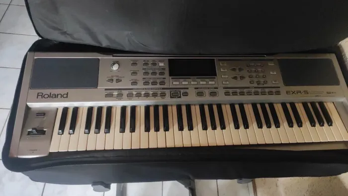 Teclado roland EXR -5