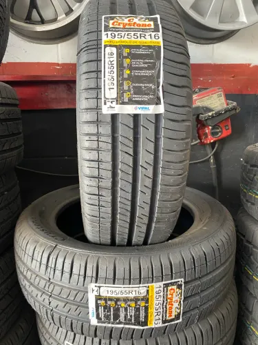 Pneu Crystone 195/55r16 remolde novo