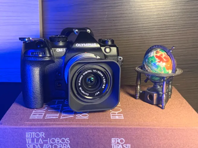 Olympus OM-1 Mirrorless + Lente 12-42mm