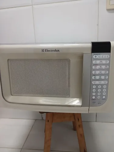 Vende-se Micro-ondas Com Defeito, R$ 100, 00