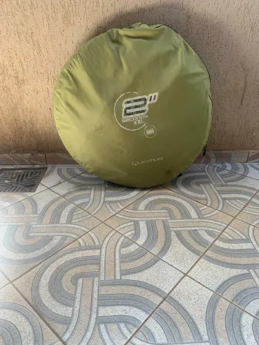 Vendo uma ótima barraca de camping.