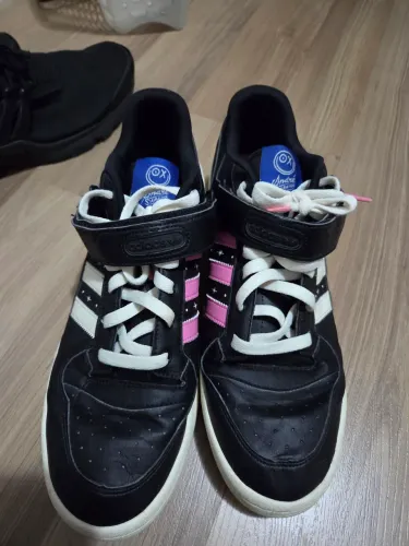 Tenis couro adidas