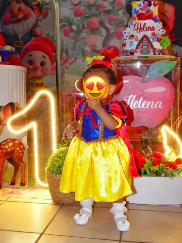 Vendesse roupa da Branca de Neve