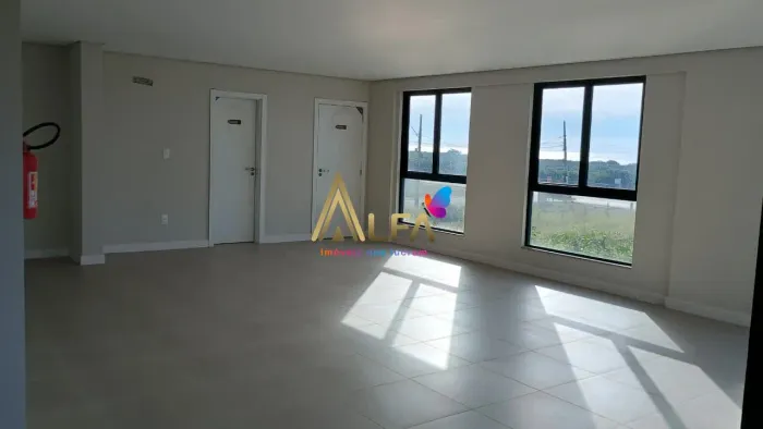 Sala Comercial Nova na Avenida do Aeroporto Navegantes/SC