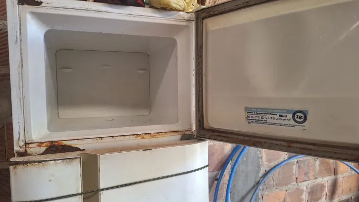 Geladeira com defeito