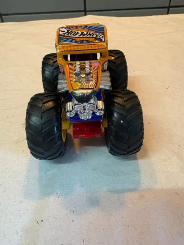 Hot Wheels Monster Trucks Bone Shaker  - usado - leia