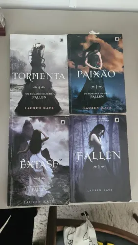 Combo/Box de quatro livros Fallen (edição antiga)
