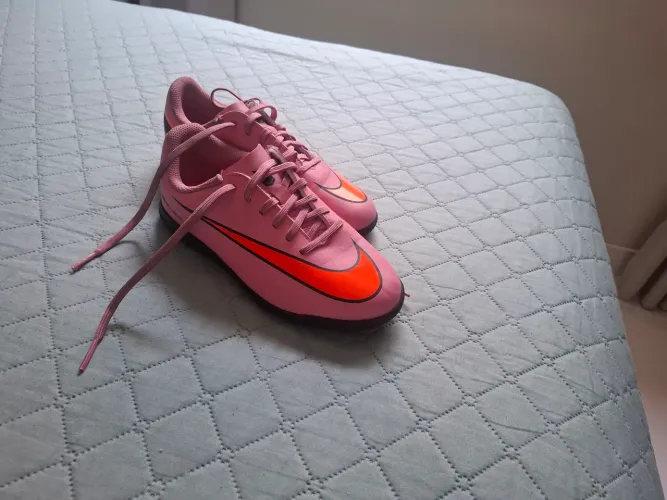 Chuteira Nike tam. 33
