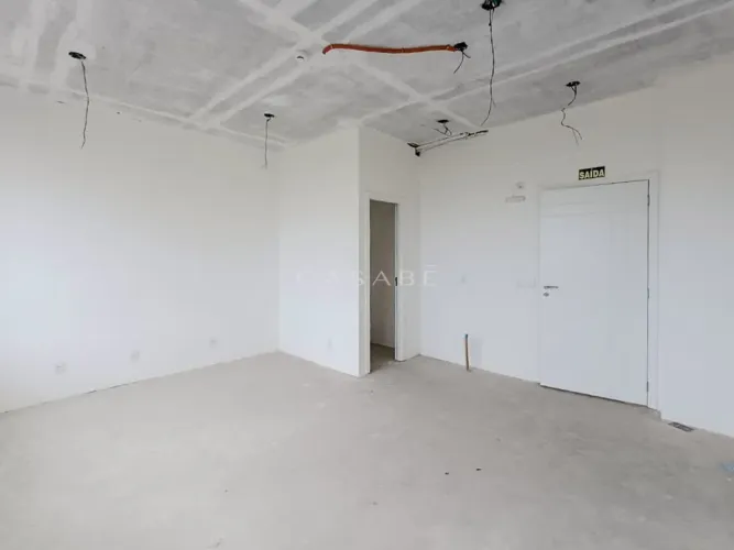 Sala comercial de 27m² no Comercial Lusitano, no centro de Gravataí.